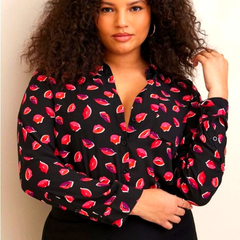 ❤️NWT TORRID BLOUSE - LIPS PRINT - GEORGETTE - BUTTON FRONT -  PLUS SIZE